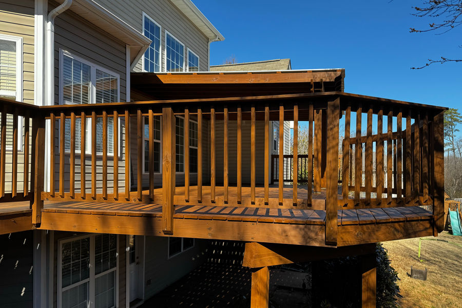 Penetrating oil-based deck finish